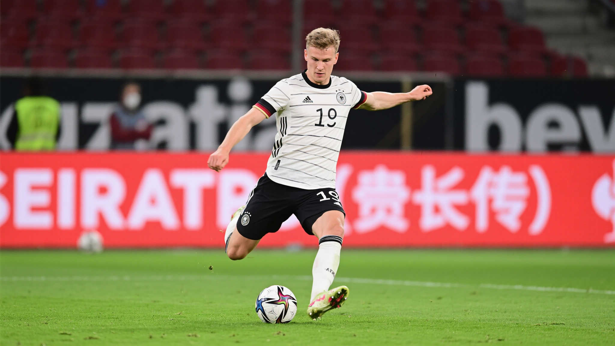 2024-25赛季欧冠:施罗特贝克以94次长传领跑榜单 2024-25赛季欧冠:施罗特贝克以94次长传领跑榜单